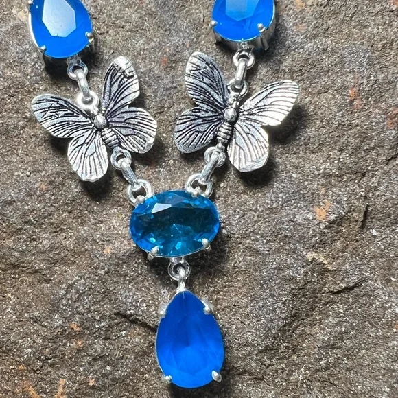 Blue chalcedony & topaz butterfly necklace - Picture 2 of 8